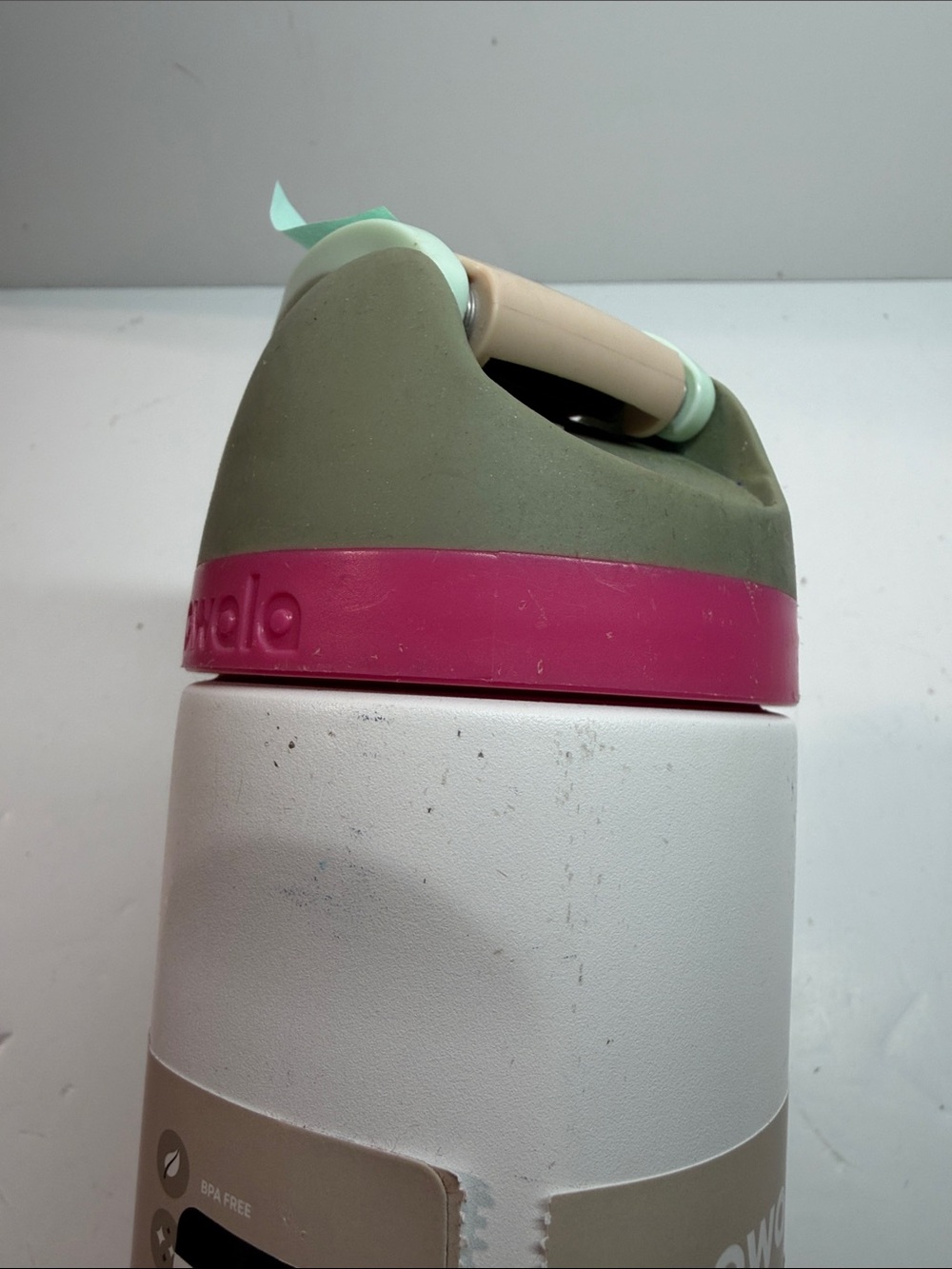 Used Owala 24 oz FreeSip Water Bottle with Straw - Picture 4 of 5